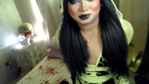 Snapshot of cj_parker69 chatting on 05/18/26, 04:57 QUEEN CESS online show from 05/18/26, 04:57