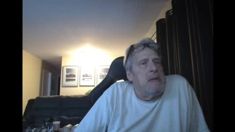 Snapshot of cjscout chatting on 12/25/24, 01:10 cjscout online show from 12/25/24, 01:10