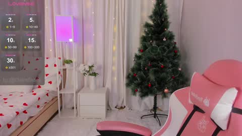 Snapshot of clairefaers chatting on 12/19/24, 02:13 Claire Faers online show from 12/19/24, 02:13