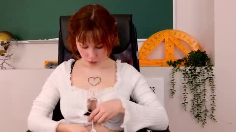 Snapshot of clairemathis chatting on 01/18/26, 03:16 Claire online show from 01/18/26, 03:16