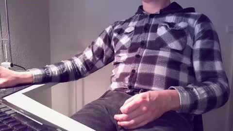 Snapshot of clamshive7 chatting on 02/04/26, 12:33 clamshive7 online show from 02/04/26, 12:33