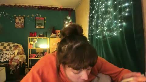 Snapshot of clancyosbourne chatting on 12/22/25, 06:49 Clancy online show from 12/22/25, 06:49