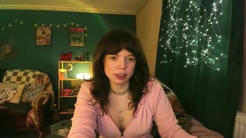 Snapshot of clancyosbourne chatting on 02/15/26, 06:37 Clancy online show from 02/15/26, 06:37