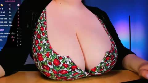 Snapshot of clara4love chatting on 02/19/25, 10:42 Clara online show from 02/19/25, 10:42