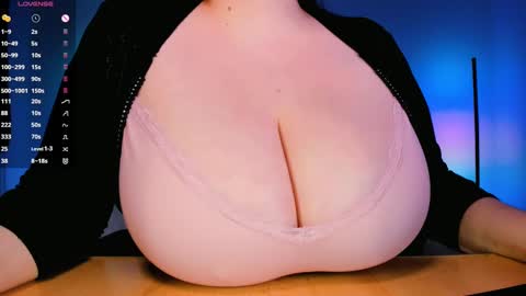 Snapshot of clara4love chatting on 02/20/25, 01:46 Clara online show from 02/20/25, 01:46