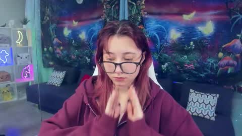 Snapshot of clarabenson chatting on 11/25/25, 07:25 clarabenson online show from 11/25/25, 07:25