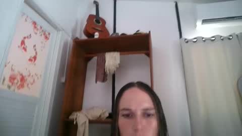 Snapshot of claralafontaine chatting on 04/05/26, 07:27 claralafontaine online show from 04/05/26, 07:27