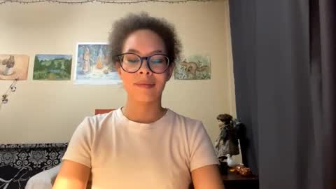 Snapshot of claralipinski chatting on 03/04/26, 01:17 Selena online show from 03/04/26, 01:17