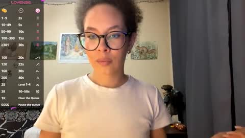 Snapshot of claralipinski chatting on 03/05/26, 01:07 Selena online show from 03/05/26, 01:07