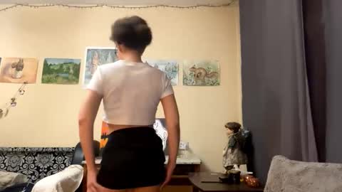 Snapshot of claralipinski chatting on 03/25/26, 12:44 Selena online show from 03/25/26, 12:44