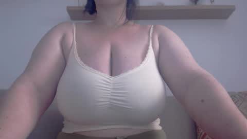 Clara online show from 04/18/26, 01:59