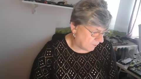 Snapshot of clarem chatting on 06/08/26, 12:05 clare nylons online show from 06/08/26, 12:05