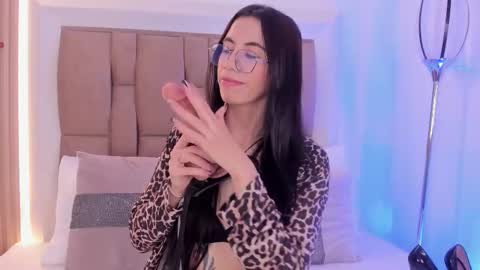Snapshot of clarisse28 chatting on 10/19/25, 07:25 Mistress Clarisse online show from 10/19/25, 07:25