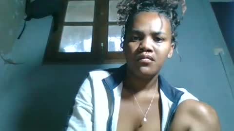 clarisse98 online show from 11/10/25, 01:59