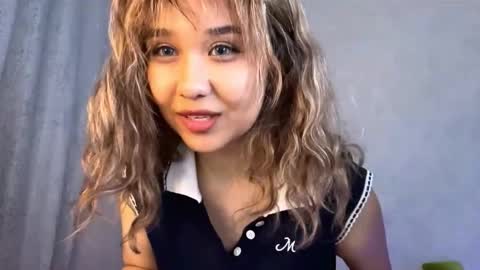 Lara online show from 11/22/25, 06:18