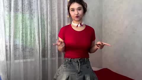 Lara online show from 11/25/25, 06:41