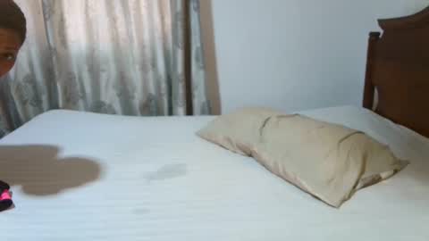 Snapshot of classyhornybabe chatting on 02/14/25, 12:14 Angel online show from 02/14/25, 12:14