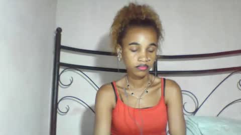 Snapshot of claudiannah chatting on 05/18/26, 06:19 claudianne online show from 05/18/26, 06:19