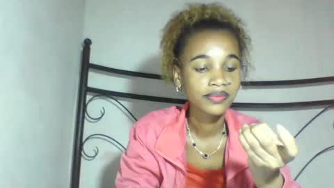 Snapshot of claudiannah chatting on 05/19/26, 01:56 claudianne online show from 05/19/26, 01:56