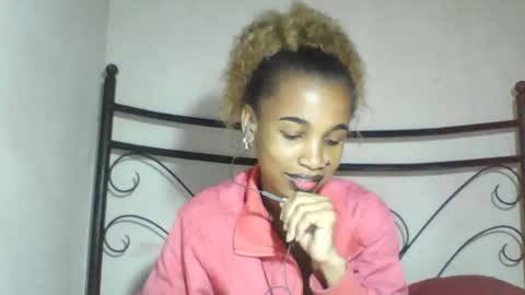 Snapshot of claudiannah chatting on 05/22/26, 06:53 claudianne online show from 05/22/26, 06:53