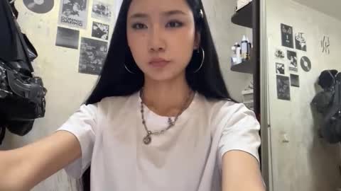 Snapshot of clemenciakempa chatting on 03/17/26, 10:40 Lili online show from 03/17/26, 10:40