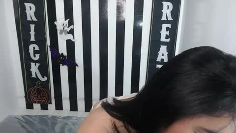 Snapshot of clementine_t chatting on 10/29/25, 02:41 Clementine online show from 10/29/25, 02:41