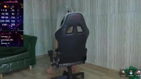 Snapshot of clementine_t chatting on 11/15/25, 12:52 Clementine online show from 11/15/25, 12:52