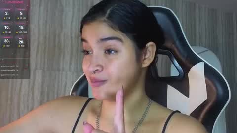 Snapshot of clementine_t chatting on 11/22/25, 01:10 Clementine online show from 11/22/25, 01:10