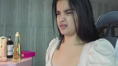 Snapshot of clementine_t chatting on 11/29/25, 01:25 Clementine online show from 11/29/25, 01:25