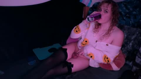 Snapshot of clemie32677 chatting on 11/25/25, 10:43 clemie32677 online show from 11/25/25, 10:43