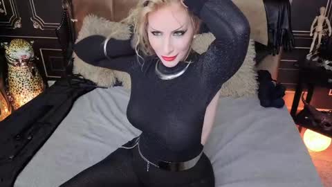 Snapshot of cleo_frost chatting on 05/19/26, 01:56 Cleo online show from 05/19/26, 01:56