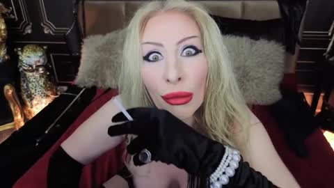 Snapshot of cleo_frost chatting on 05/22/26, 01:24 Cleo online show from 05/22/26, 01:24