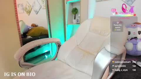 cleo online show from 11/23/25, 03:34