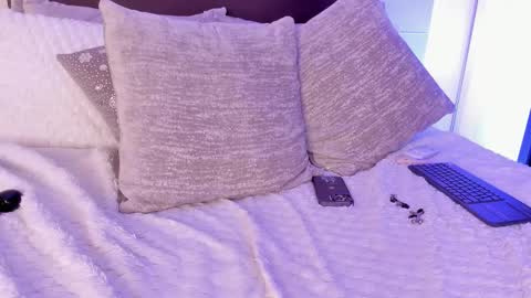 . Cleo Jhonson . online show from 03/04/25, 11:08