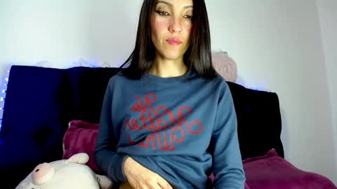 Snapshot of cleopatra_cute chatting on 12/12/24, 12:05 Nicol online show from 12/12/24, 12:05