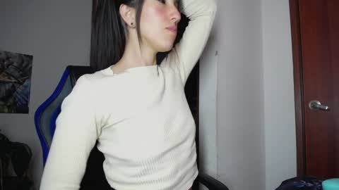 Snapshot of cleopatra_cute chatting on 12/19/24, 05:07 Nicol online show from 12/19/24, 05:07