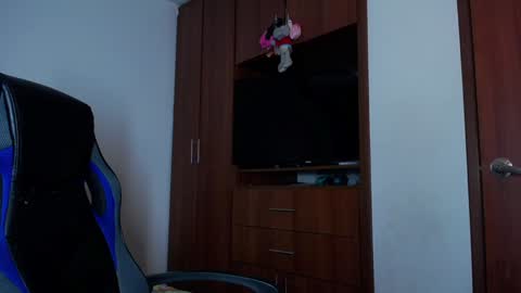 Snapshot of cleopatra_cute chatting on 01/26/25, 03:27 Nicol online show from 01/26/25, 03:27