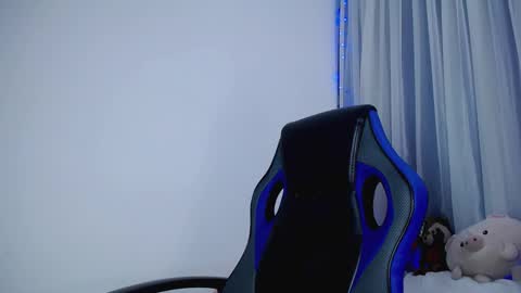 Snapshot of cleopatra_cute chatting on 10/21/25, 02:45 Nicol online show from 10/21/25, 02:45