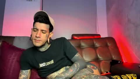 Snapshot of cleosexxx chatting on 06/11/26, 05:49 cleo y maikol online show from 06/11/26, 05:49