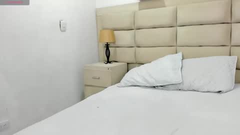 Snapshot of cleowhite_ chatting on 11/12/25, 04:02 cleowhite_ online show from 11/12/25, 04:02