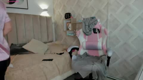 clhoe_johnson_ online show from 05/01/26, 12:32