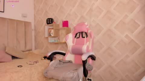 clhoe_johnson_ online show from 05/04/26, 12:45