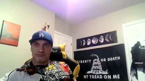 Snapshot of clintwood12 chatting on 12/17/24, 01:18 chad online show from 12/17/24, 01:18