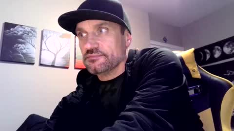 Snapshot of clintwood12 chatting on 01/01/25, 11:16 chad online show from 01/01/25, 11:16