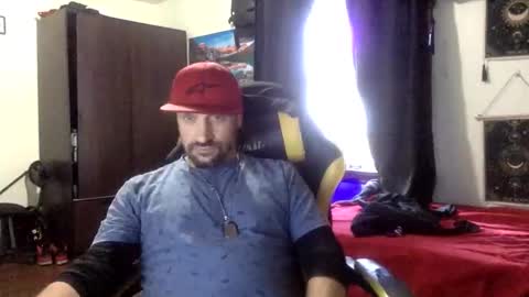 Snapshot of clintwood12 chatting on 11/16/25, 01:28 chad online show from 11/16/25, 01:28