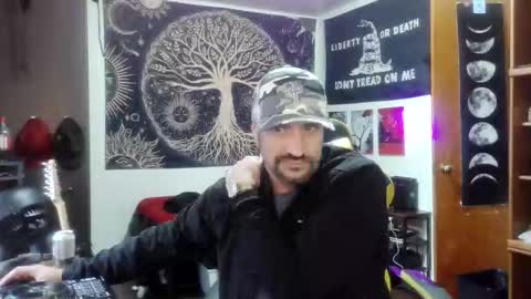 Snapshot of clintwood12 chatting on 11/22/25, 09:25 chad online show from 11/22/25, 09:25