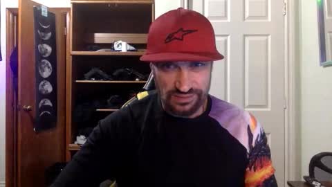 Snapshot of clintwood12 chatting on 11/24/25, 04:56 chad online show from 11/24/25, 04:56