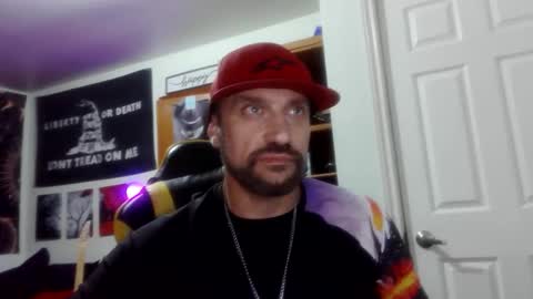 Snapshot of clintwood12 chatting on 11/26/25, 03:40 chad online show from 11/26/25, 03:40