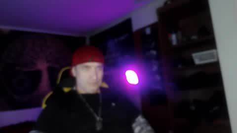 Snapshot of clintwood12 chatting on 12/03/25, 07:16 chad online show from 12/03/25, 07:16