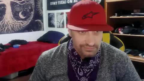 Snapshot of clintwood12 chatting on 12/13/25, 09:31 chad online show from 12/13/25, 09:31